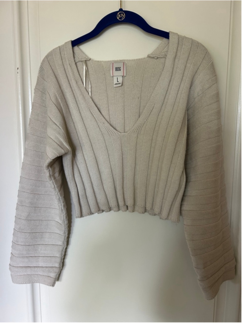 Women's BDG Beige Ribbed V-Neck Cropped Sweater L